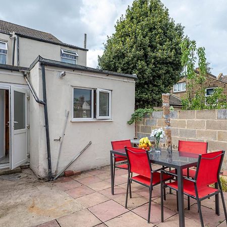Beautiful 4 Bedrooms House, 7 Walk To Train Station Plumstead  Exterior foto