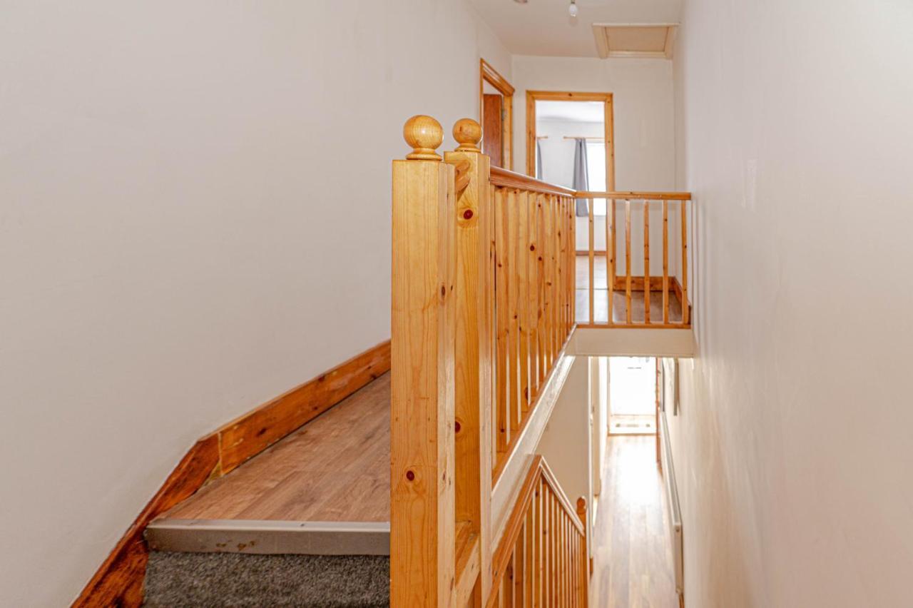 Beautiful 4 Bedrooms House, 7 Walk To Train Station Plumstead  Exterior foto