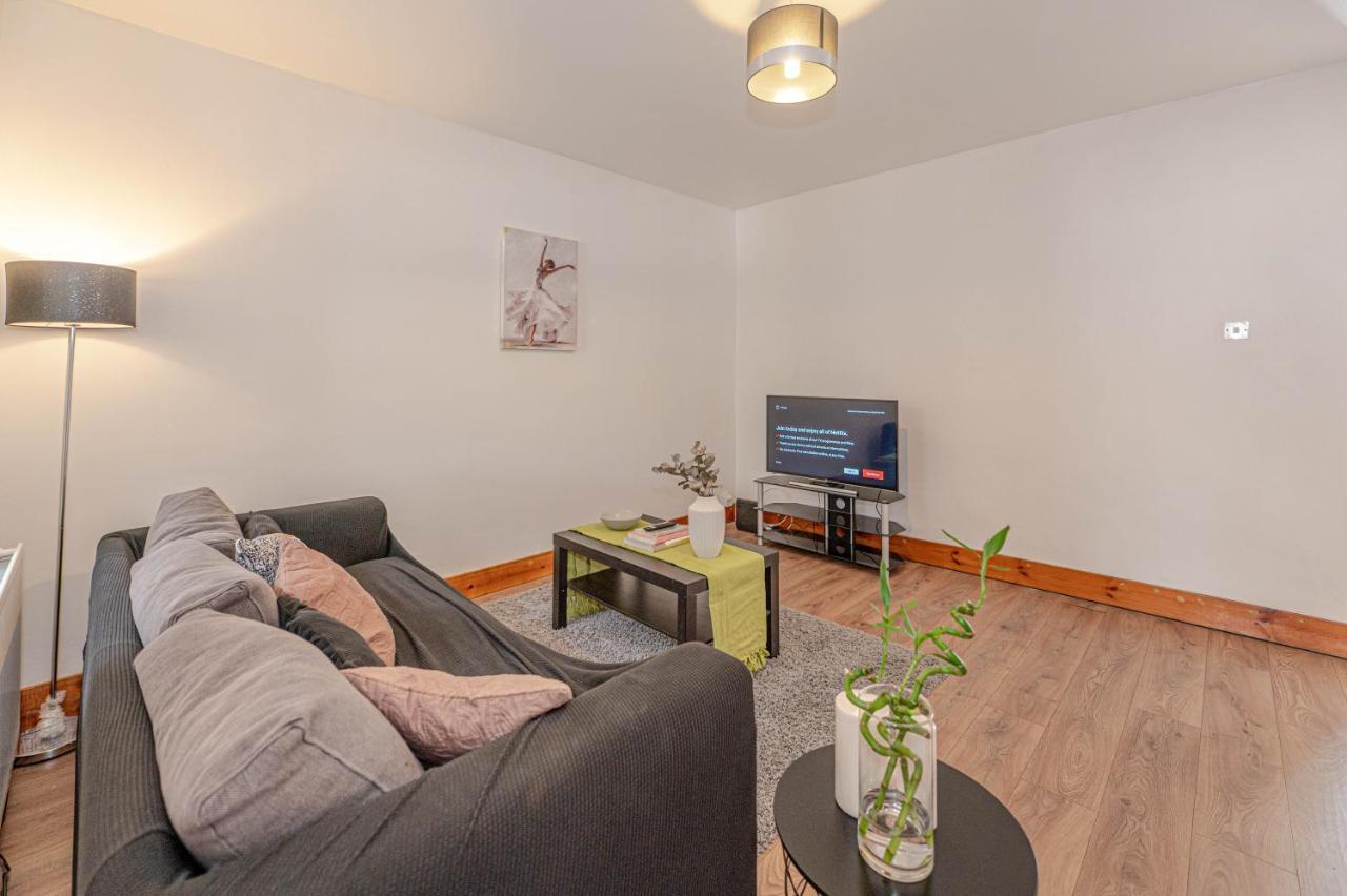Beautiful 4 Bedrooms House, 7 Walk To Train Station Plumstead  Exterior foto